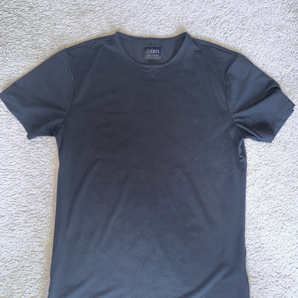 Cuts Men's Black Split Hem T-Shirt